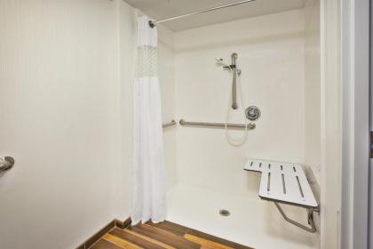 Hampton Inn Gaylord - image 6