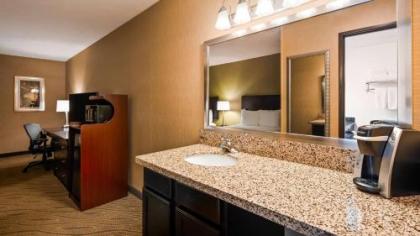 Best Western Gaylord - image 14