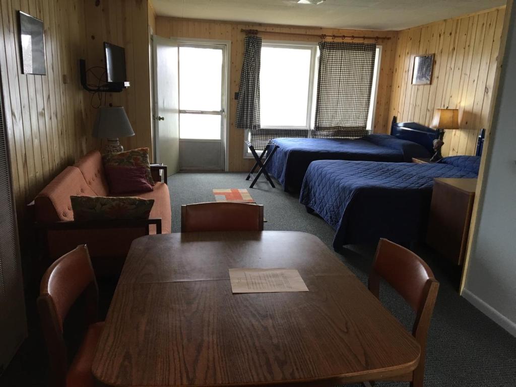 Dixon Lake Resort Motel - image 4