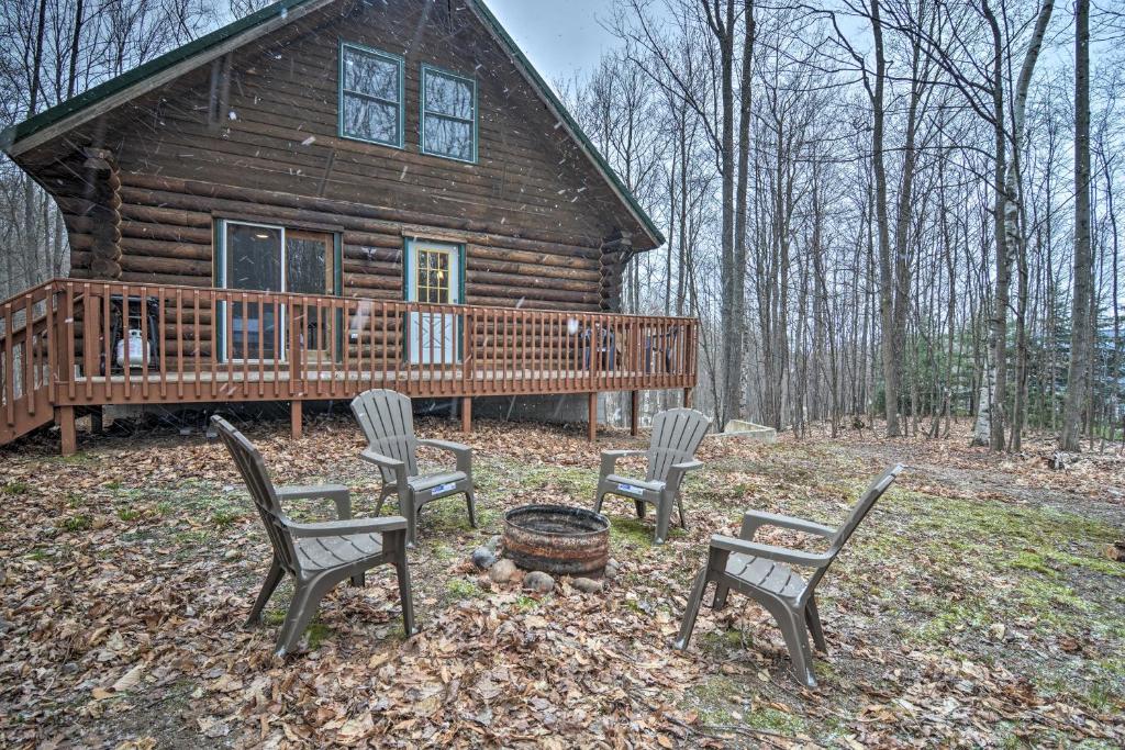 Secluded Gaylord Cabin with Deck and Gas Grill! - image 4