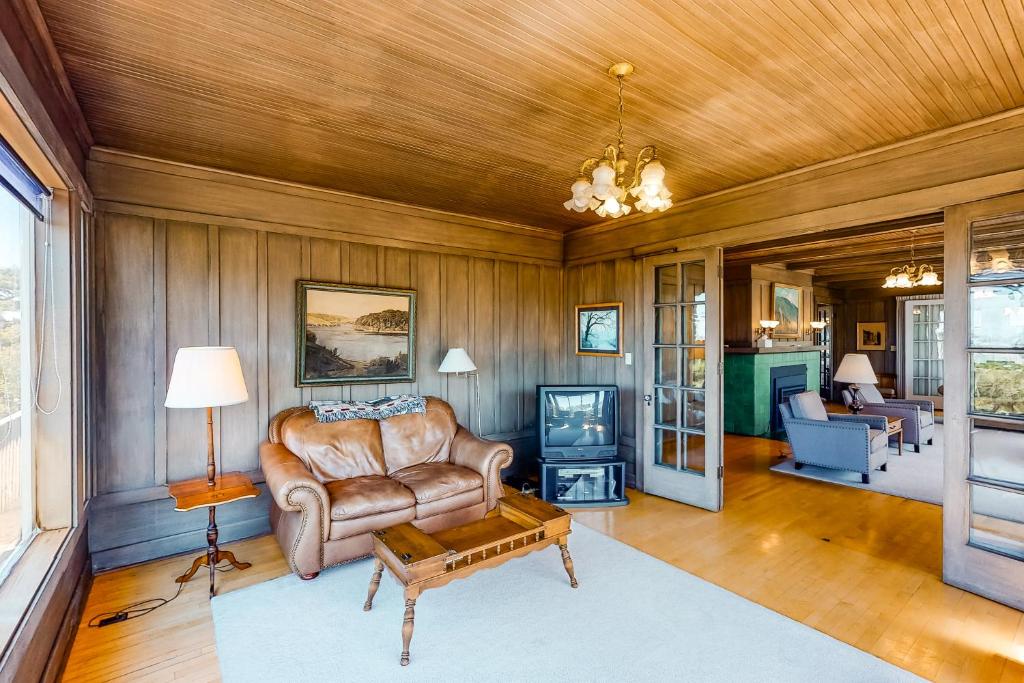 Gearhart Classic Vacation Rental - image 6