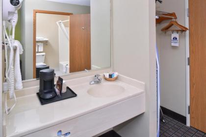 Regency Inn - image 8