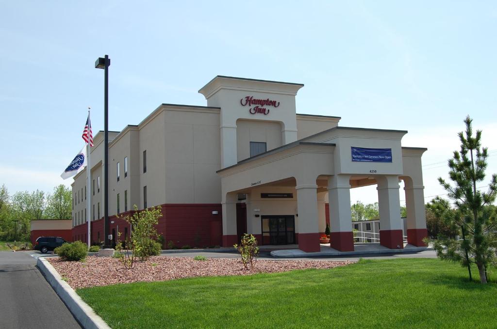 Hampton Inn Geneseo - main image