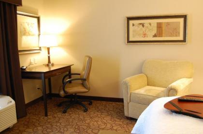 Hampton Inn Geneseo - image 10