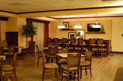 Hampton Inn Geneseo - image 5