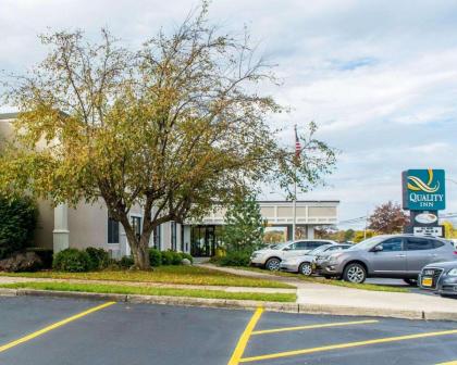 Quality Inn Geneseo - image 4