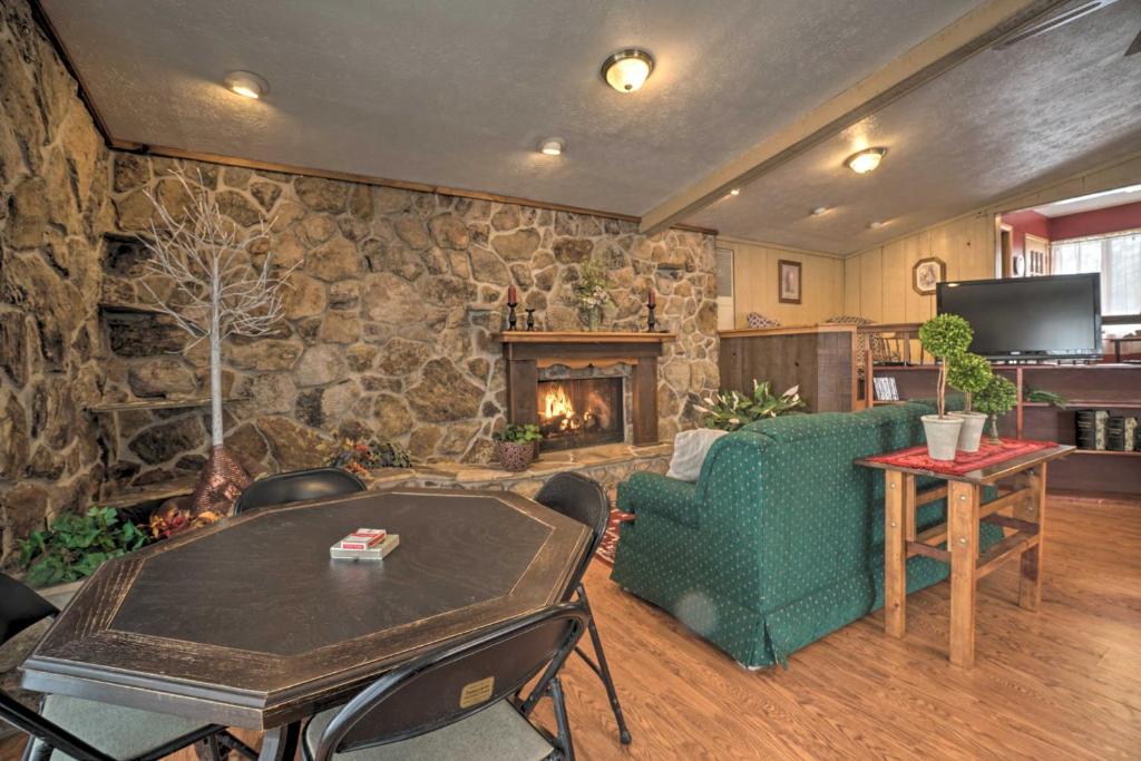 Secluded Family Friendly Home 7 Miles to Lake Erie - image 2