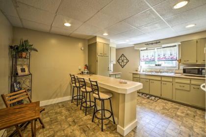 Charming Apartment On The Strip By Lake Erie! - image 13