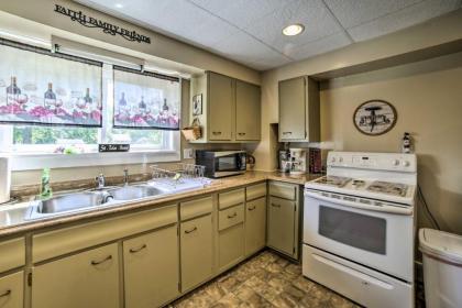 Charming Apartment On The Strip By Lake Erie! - image 14