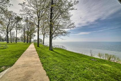 Geneva Cottage with Patio - Walk to Park Lake Erie! Geneva on the Lake