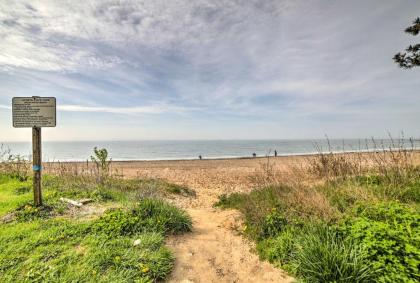 Geneva Cottage with Patio - Walk to Park Lake Erie! - image 3