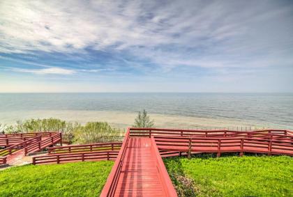 Geneva Cottage with Patio - Walk to Park Lake Erie! - image 5