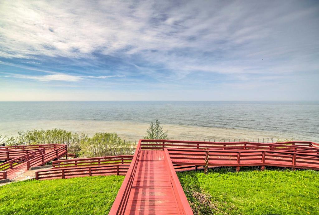 Geneva Cottage with Patio - Walk to Park Lake Erie! - image 5