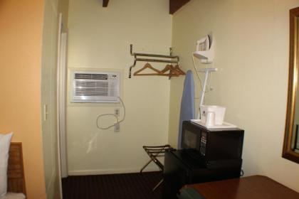 Americas Best Value Inn Geneva - image 12