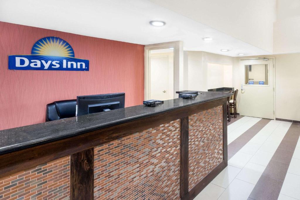 Days Inn by Wyndham Geneva/Finger Lakes - main image