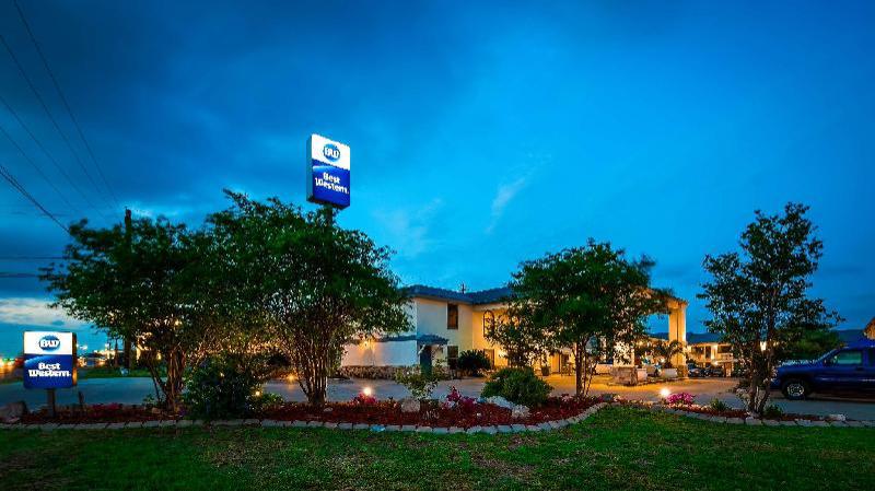 Best Western George West Executive Inn - main image