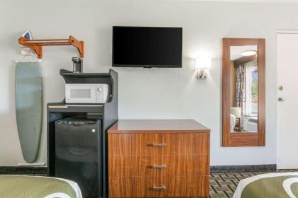 Quality Inn - image 8