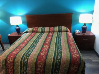 Econo Lodge - image 3