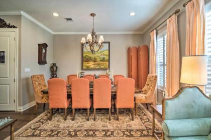 Pet-Friendly Townhome about 2 Mi to Town Square! - image 12