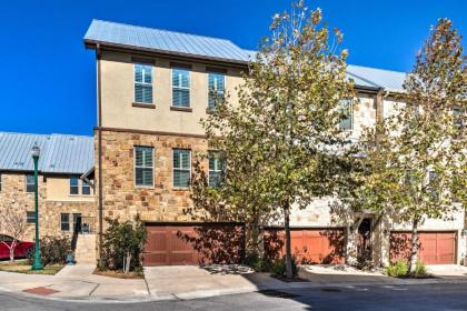 Pet-Friendly Townhome about 2 Mi to Town Square! - image 3