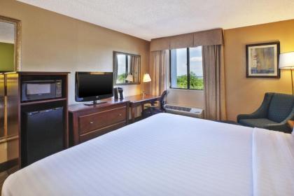 Holiday Inn Express and Suites Germantown an IHG Hotel - image 12