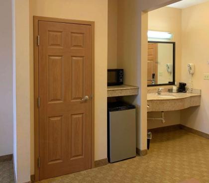 Sleep Inn & Suites - image 6