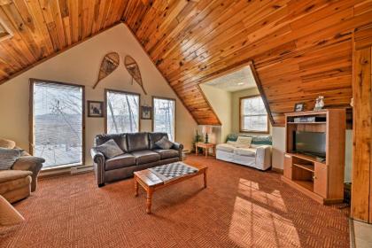 Ski-In and Ski-Out Ghent Cabin with Mountain Views! - image 1