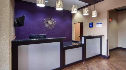 Best Western Giddings Inn & Suites - image 2