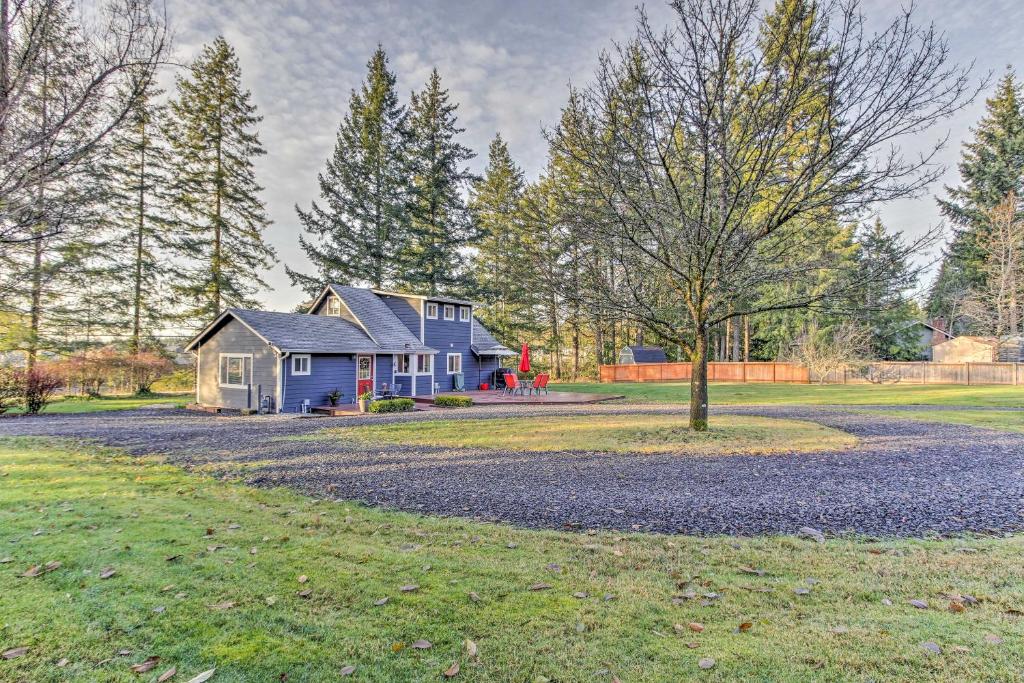 Remodeled 2-Story Home 2 Mi to Historic Gig Harbor - main image