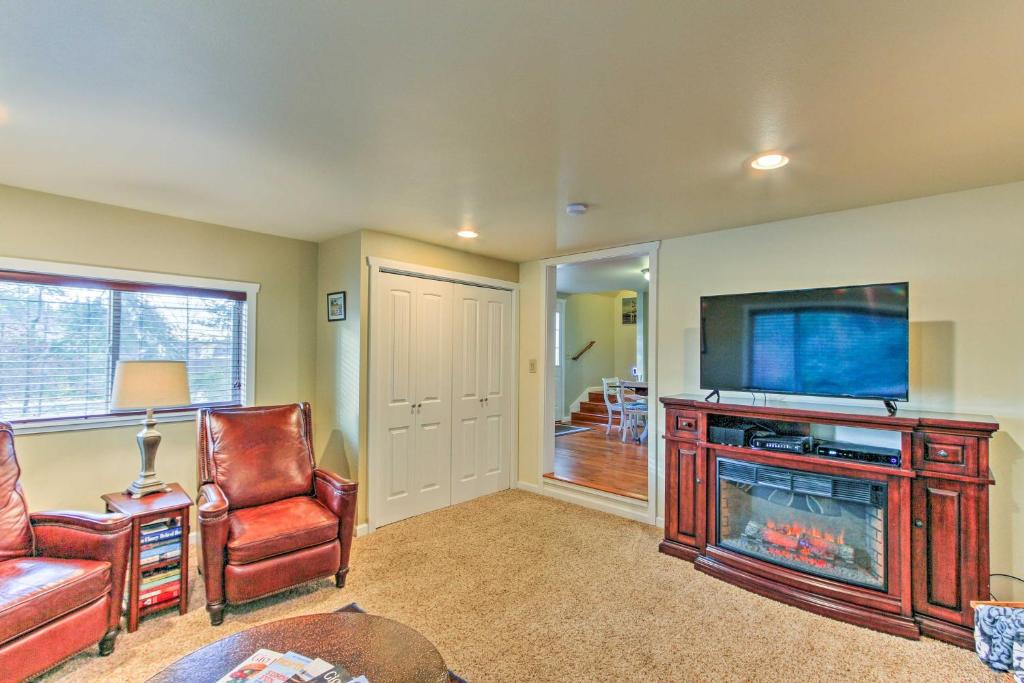 Remodeled 2-Story Home 2 Mi to Historic Gig Harbor - image 7