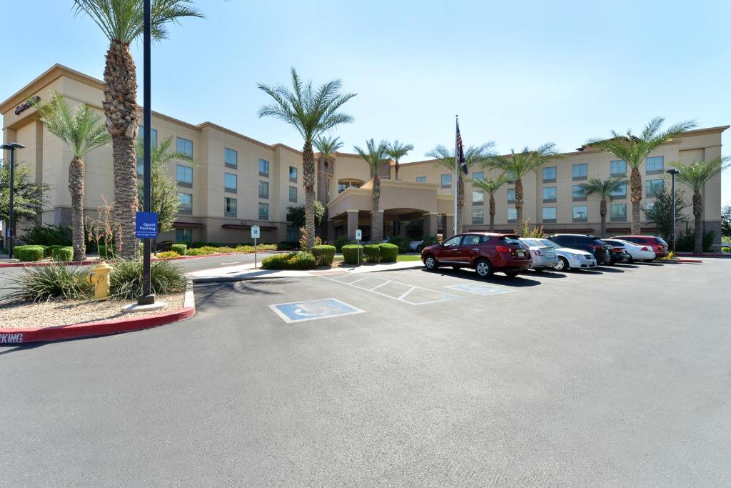 Hampton Inn & Suites Phoenix/Gilbert - image 2