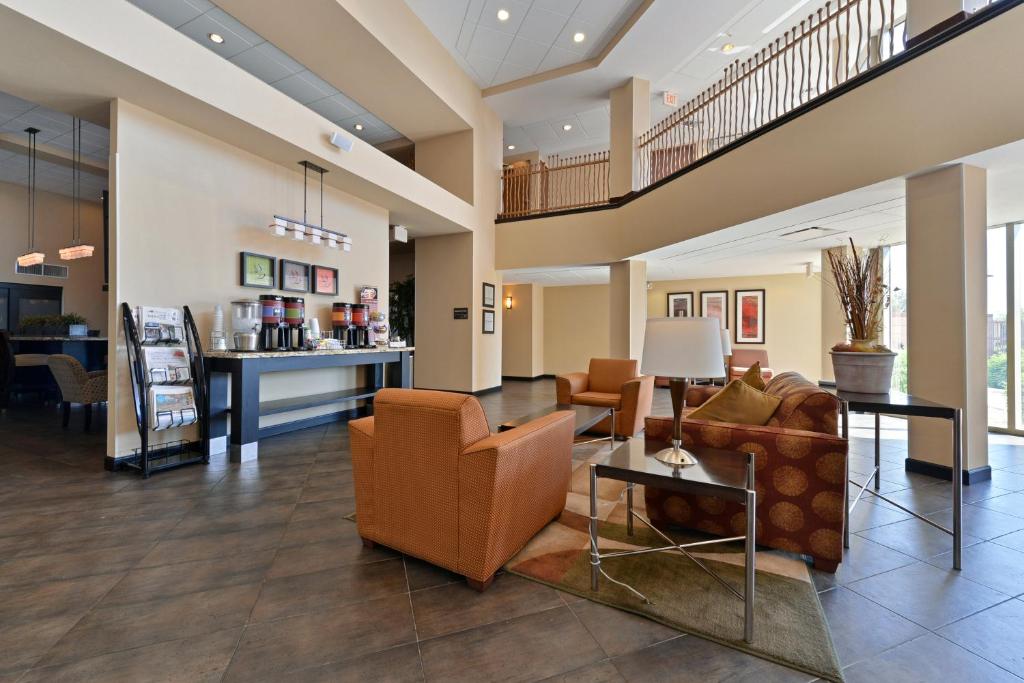 Hampton Inn & Suites Phoenix/Gilbert - image 3