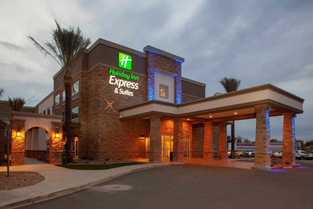 Holiday Inn Express & Suites - Gilbert - East Mesa an IHG Hotel - main image