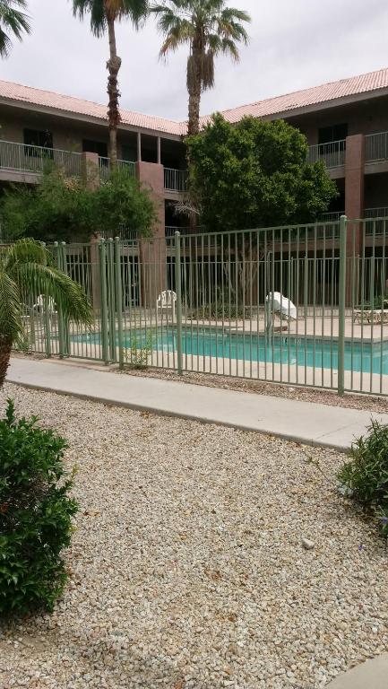 InTown Suites Extended Stay Phoenix AZ - Gilbert - image 2