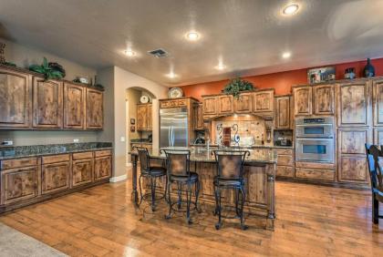 Lux Gilbert Home w/Pvt Heated Pool+Putting Green! - image 4