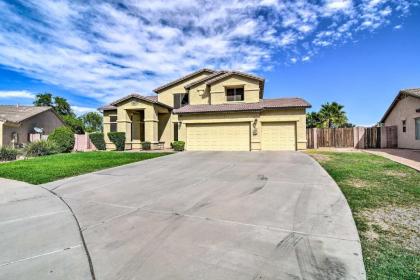 Tranquil Oasis with Fire Pit and Bar about 1 Mi to SanTan! - image 14