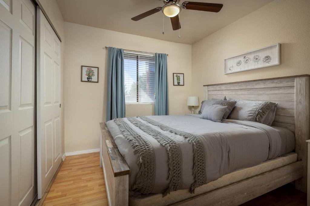 Cozy Gilbert Condo Walking Distance to Downtown ! - image 3