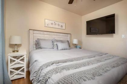 Cozy Gilbert Condo Walking Distance to Downtown ! - image 5