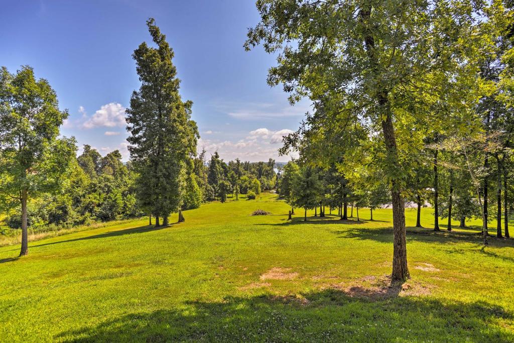 Wooded Gilbertsville Hideaway on Kentucky Lake! - image 7