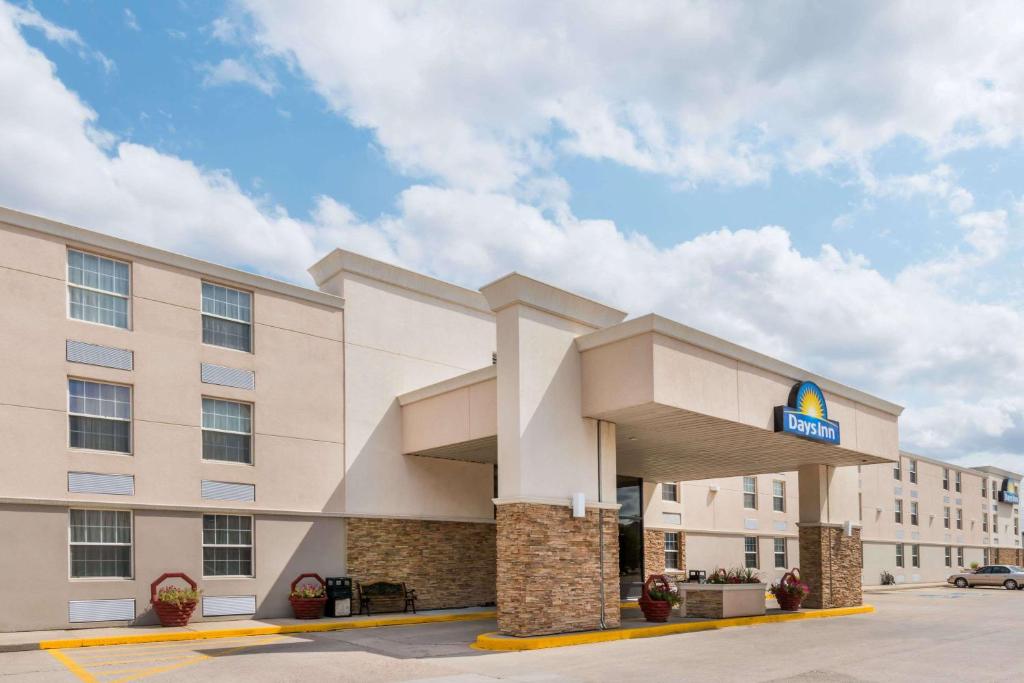 Days Inn by Wyndham Gillette - main image