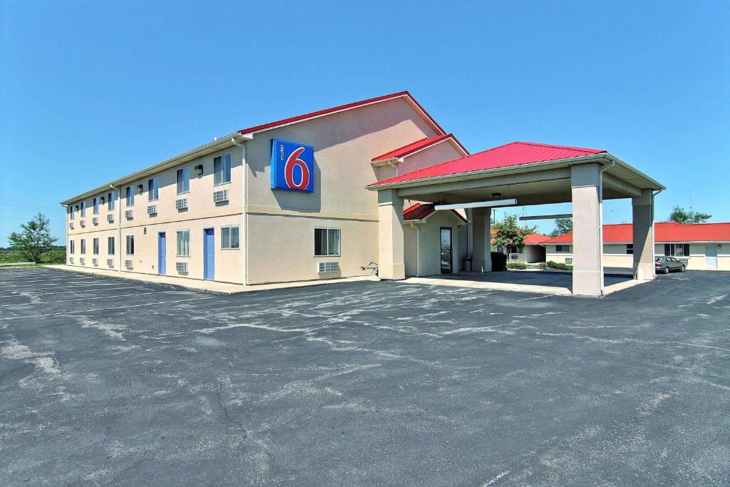 Motel 6-Gilman IL - main image