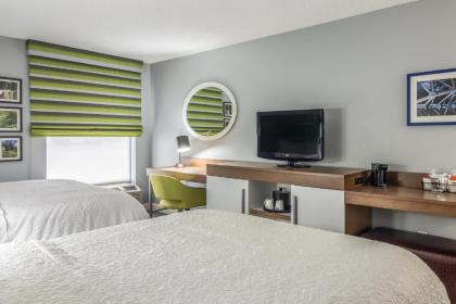 Hampton Inn Youngstown-North - image 9