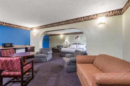 Days Inn & Suites by Wyndham Youngstown / Girard Ohio - image 15