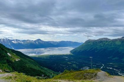 Pet-Friendly Alyeska Studio Walk to Lifts! - image 17