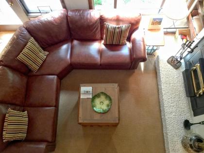 Snowater Condo #31 - 2 Story Condo with WiFi- Sleeps 4 - Beautifully decorated! - image 3