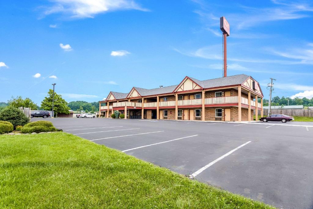 Econo Lodge Glade Springs I-81 - image 2