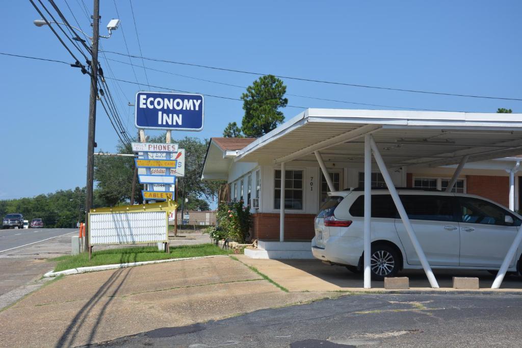 Economy Inn - Gladewater - image 4