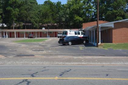 Economy Inn - Gladewater - image 9