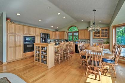 Lakefront Cottage with Deck and July 3 Firework Views! - image 10