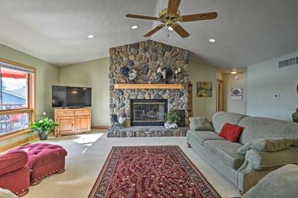 Lakefront Cottage with Deck and July 3 Firework Views! - image 8